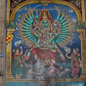 Огромная статуя Кали находится здесь, внушая страх и благоговение своими 50 руками. - группа в Индии, ноябрь 2011, часть 3 (стихия Воды)