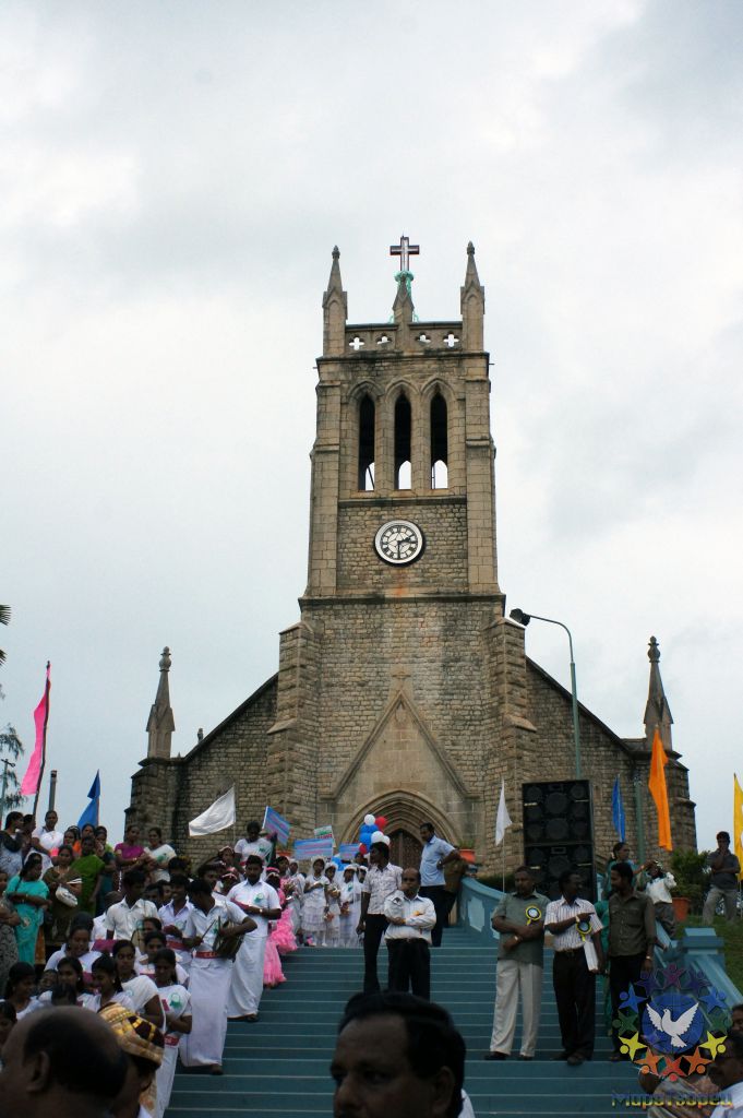 На пути встречаем, удивительную процессию!!! В одном из прибрежных городов - праздновали международный фестиваль воскресных католических школ - группа в Индии, ноябрь 2011, часть 5 (Объединение)