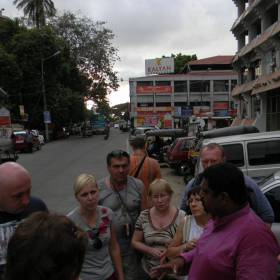 на следующий день поехали в г. Тривандрум - столица штата Керала. Решили прикупить аюрведические препараты, в ювелирку, а кто то за вещами, или сувенирами - группа в Индии, ноябрь 2011, часть 5 (Объединение)