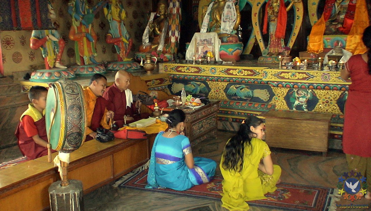 Буддийский храм - Крестьянинов Владимир, группа «Радуга», Непал Аннапурна