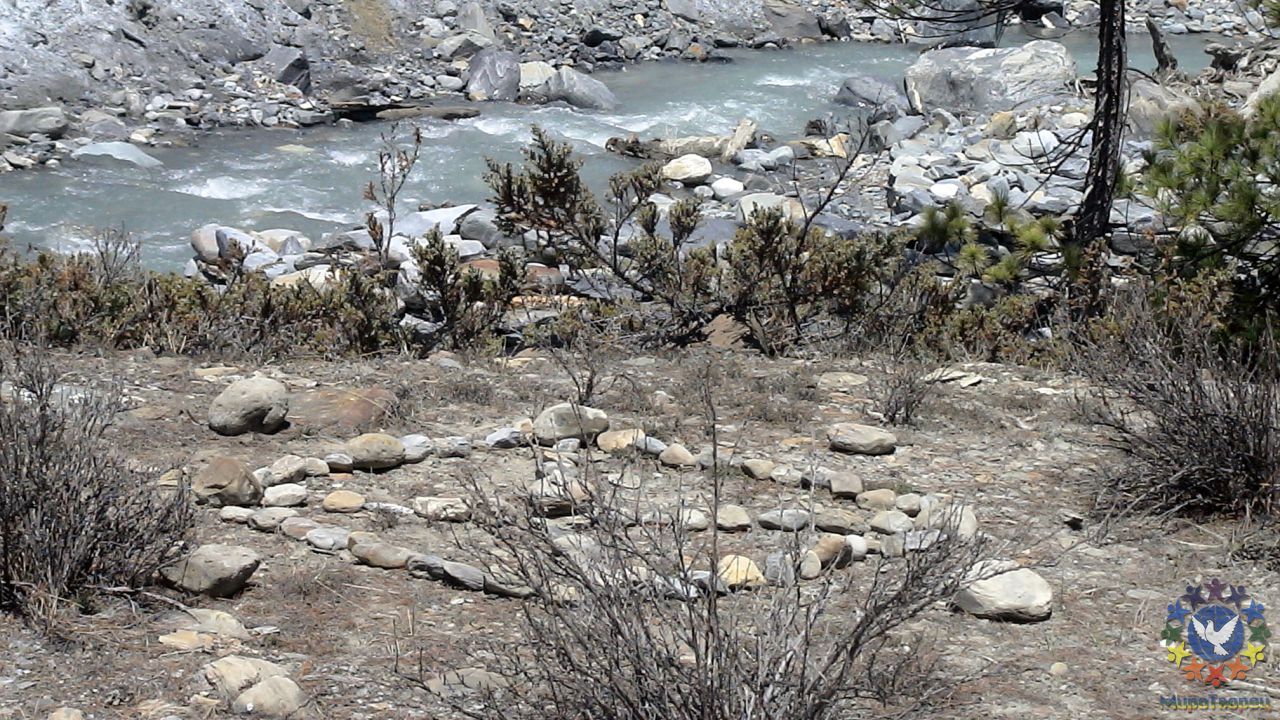 Ретранслятор на берегу реки Маршьянди,высота 3800 метров. - Крестьянинов Владимир, группа «Радуга», Непал Аннапурна