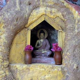 Будда в дупле.Покхара - Крестьянинов Владимир, группа «Радуга», Непал Аннапурна