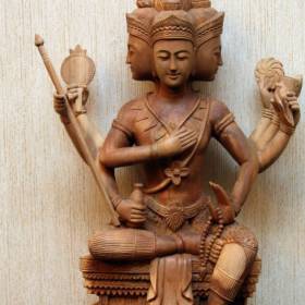 А эту статуетку Шивы из сандала, я купила в Мьянме год назад. И целый год она спокойно стояла. А после нашей поездки в Индию она замироточила, масло с запахом сандала начало образовываться вокруг неё. Так символично и многое подтверждает... - Творческие работы