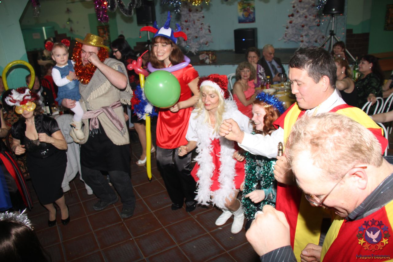 Танцы от дедов Морозов - Новогодний вечер МироТворцев 25.12.2011г.