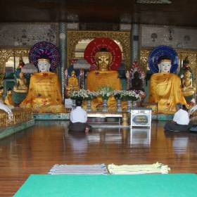 Каждый найдет здесь место для молитвы, соответствуюшее, внутреннему состоянию. - Мьянма, Вьетнам. Декабрь 2011-январь 2012.