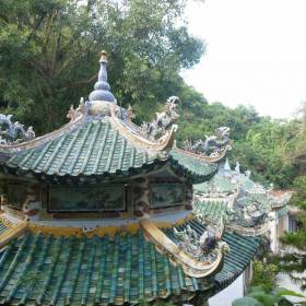 Крыша монастыря. - Мьянма, Вьетнам. Декабрь 2011-январь 2012.