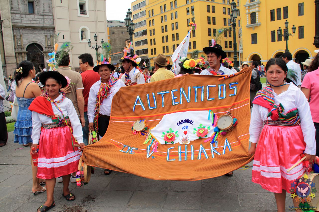 карнавал в Лиме - Зарисовки по Перу, о.Пасхи.(Виды, природа)