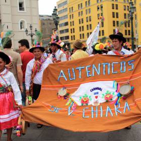 карнавал в Лиме - Зарисовки по Перу, о.Пасхи.(Виды, природа)