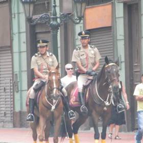конная полиция - Чехомова Надежда, «Начало путешествия в Перу»