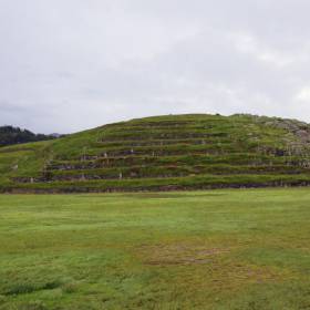 Саксайуаман один из самых загадочных строений, действительно, если посмотреть поближе, камни настолько плотно прилегают друг к другу, что между ними невозможно просунуть и лезвие ножа. - Перу, февраль 2012, г.Куско
