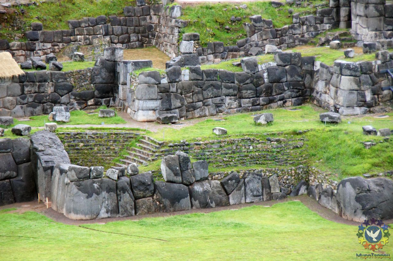 Под крепостью были найдены катакомбы, скорее всего ведущие к другим структурам столицы Инков – города Куско. - Перу, февраль 2012, г.Куско
