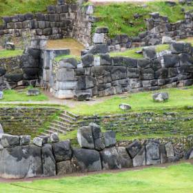 Под крепостью были найдены катакомбы, скорее всего ведущие к другим структурам столицы Инков – города Куско. - Перу, февраль 2012, г.Куско