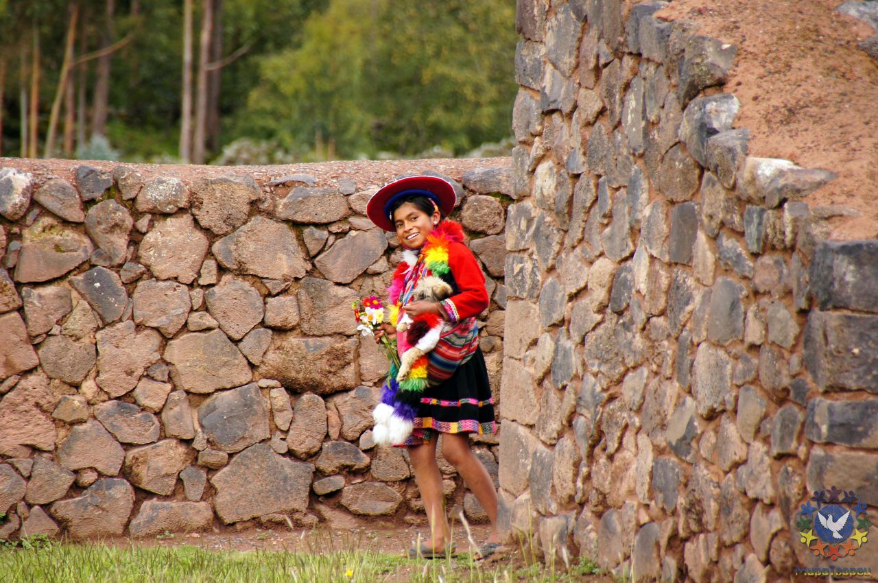 Этнические костюмы Перуанцев, кстати в жизни они одеваются в похожую одежду - Перу, февраль 2012, г. Пуно, о.Титикака