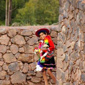 Этнические костюмы Перуанцев, кстати в жизни они одеваются в похожую одежду - Перу, февраль 2012, г. Пуно, о.Титикака