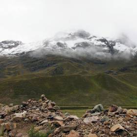 Ла Райя (4400 метров над уровнем моря). <br>В этом месте например, очень легко сделать выход из тела, достаточно задержать дыхание и присесть три раза - потеря сознания вам 100% гарантированна. :) :) :) - Перу, февраль 2012, г. Пуно, о.Титикака
