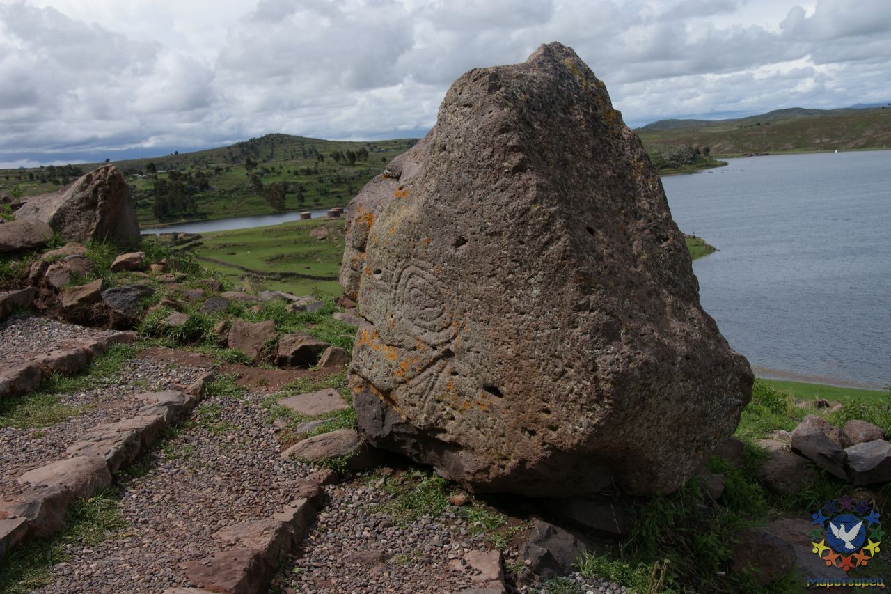 Ритуальный камень. Лицо пумы, смотрящей в небо и древние символы - Перу, февраль 2012, г. Пуно, о.Титикака