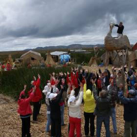 Действие МироТворцев на озере Титикака - Перу, февраль 2012, г. Пуно, о.Титикака