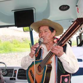 Песни на языке кечуа - Перу, февраль 2012, г. Пуно, о.Титикака