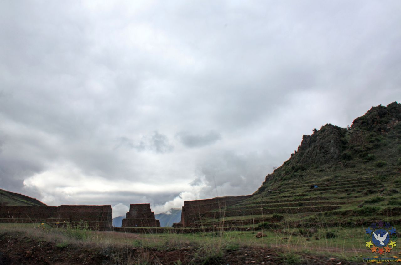 Проезжаем на автобусе некоторые храмы в городке  Андагуаилильяс. - Перу, февраль 2012, г. Пуно, о.Титикака