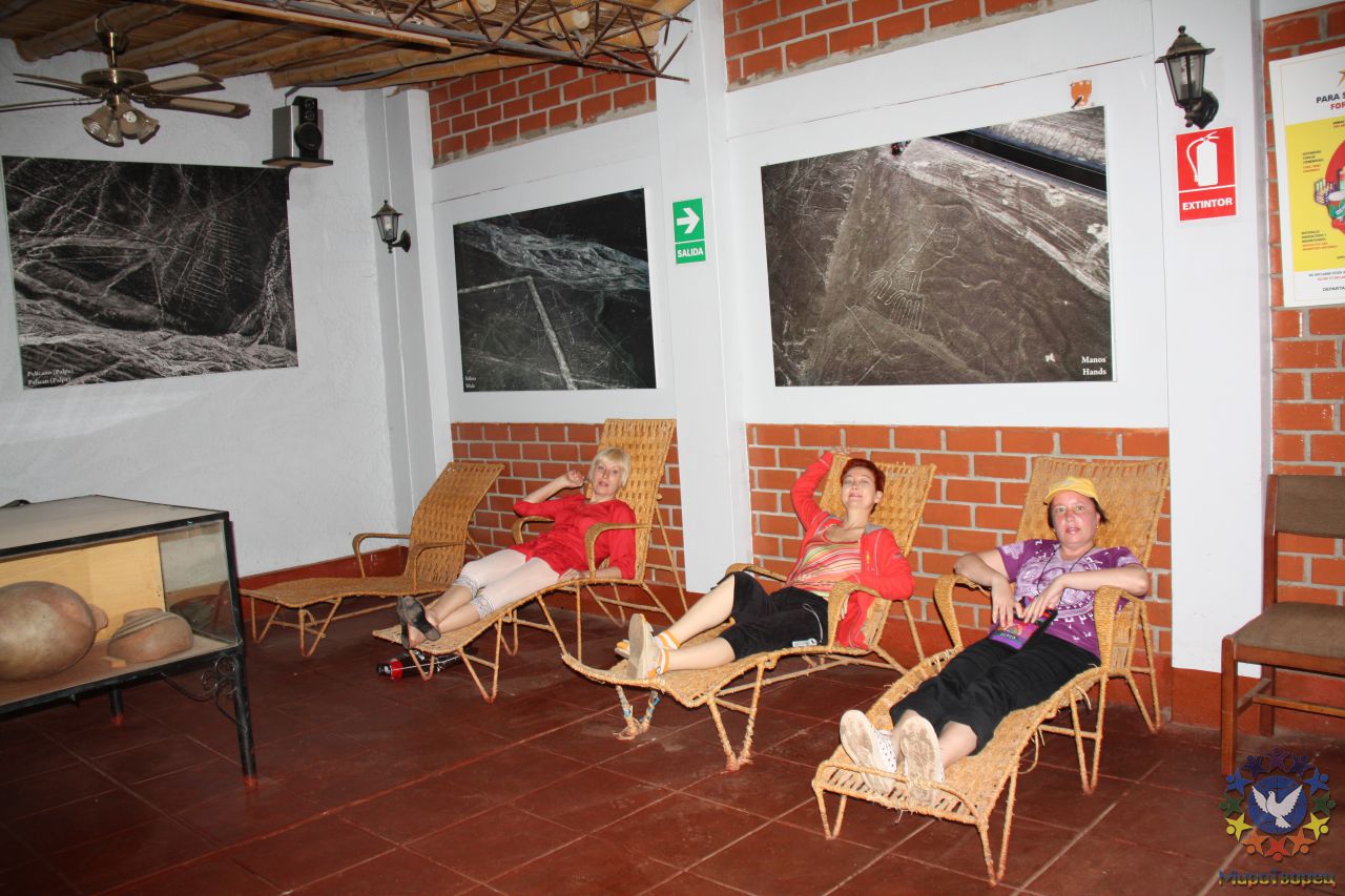 в ожидании пилотов - Перу, февраль 2012, геоглифы Наска