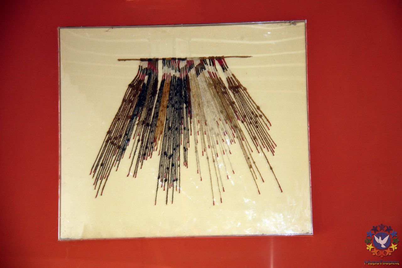Узелковая письменность - сложная система, учитывающая число узелков и расстояние между ними. - Перу, февраль 2012, геоглифы Наска