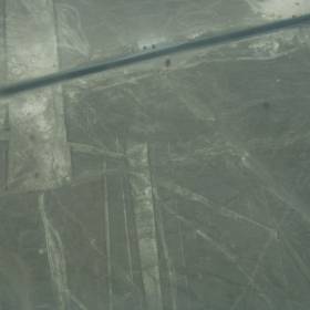 Посмотрите внимательно: дорога, вышка, рядом с вышкой символ «Древо» и  «Руки» и БОЛЬШИЕ ПЕРЕСЕКАЮЩИЕ линии направляющие - Перу, февраль 2012, геоглифы Наска