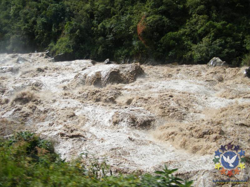Бурная река Урубамба - Рассказ о путешествии на Мачу-Пикчу, Чехомова Надежда