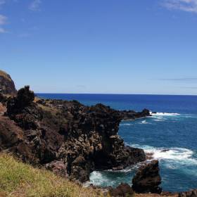 Остров Пасхи (исп. Isla de Pascua, на рапануйском языке Rapa Nui) — самый удаленный населенный остров в мире, расстояние до ближайшего населенного места — острова Питкэрн — 1819 км, а до континентального побережья Чили — 3703 км. - Чили, февраль 2012г., о.Пасхи
