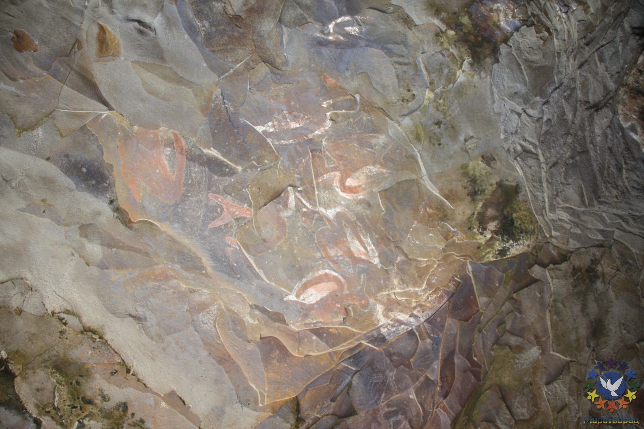 Древнее изображение людей-птиц в пещере Аna Кai Tangata. - Чили, февраль 2012г., о.Пасхи