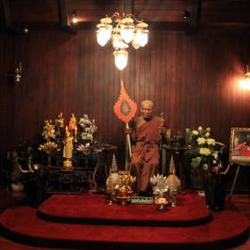 Восковая фигура в храме Чалонг - Тайланд. Март 2012г.