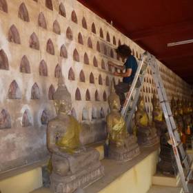 В Храме идет реставрация. - Лаос, январь 2012