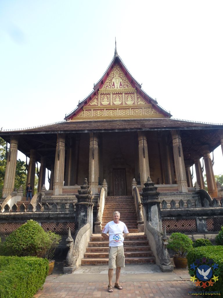 Прибыли в Храм-музей HO PRA KEO. - Лаос, январь 2012