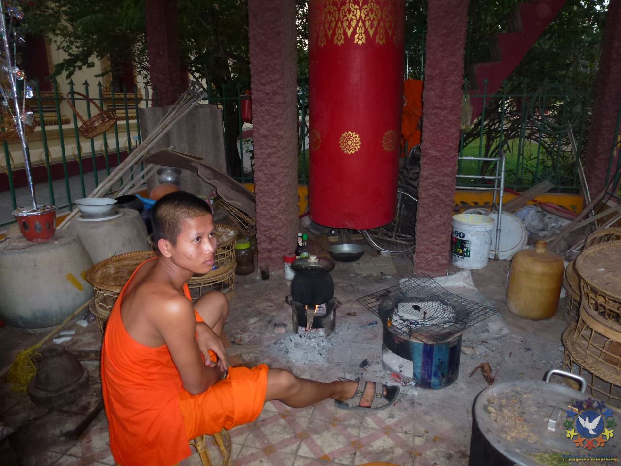 Быт монахов. - Лаос, январь 2012