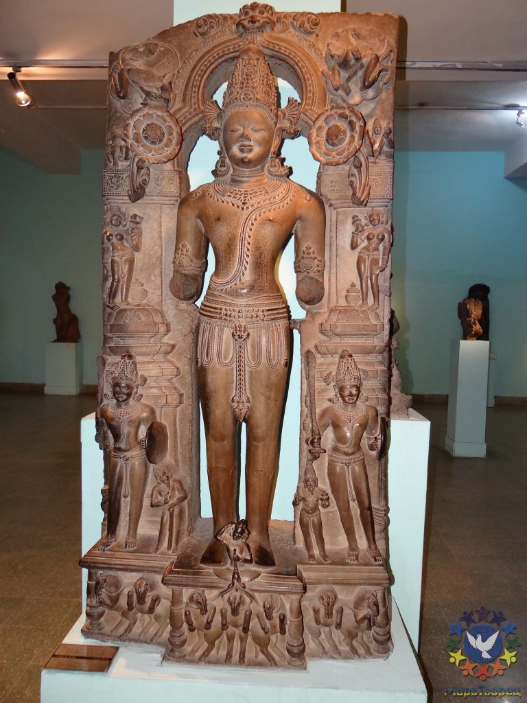 В музее представлена коллекция древних и средневековых индийских скульптур. - Индия 2012. Часть1. Дели.
