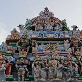 Каждое строение Храма увенчано куполами со множеством скульптур. - Индия 2012. Часть 3. Ченнай, Махабалипурам.