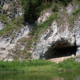 На  Чусовой   очень  много  пещер. - Путешествие  по  реке  Чусовая.  Лето 2011