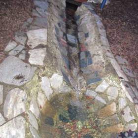 священный родник Аулия полон прозрачной водой - Горы Аркаима май 2013год.