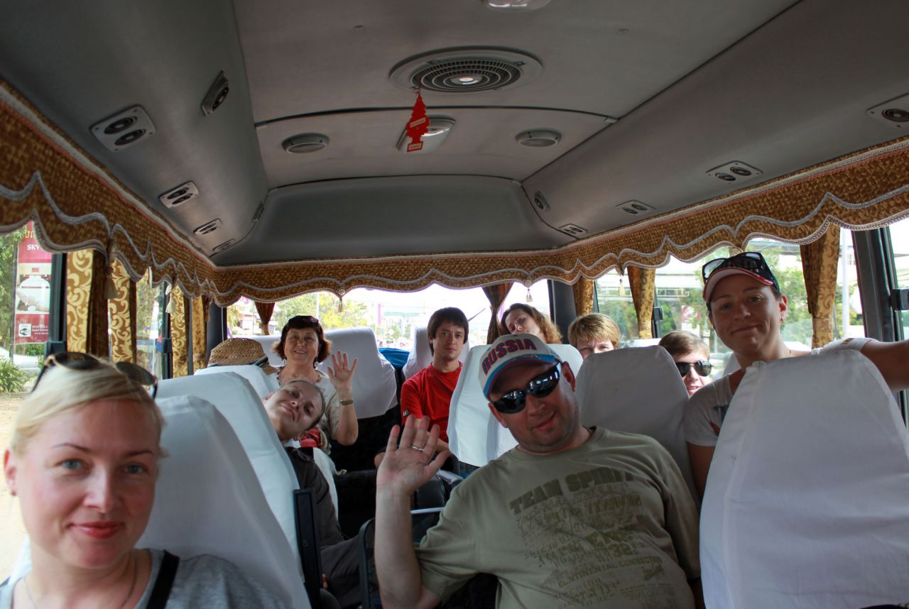 Мы пересекли границу Тайланда и Камбоджи - Путешествие группы МироТворцев по Камбодже, декабрь 2012г.