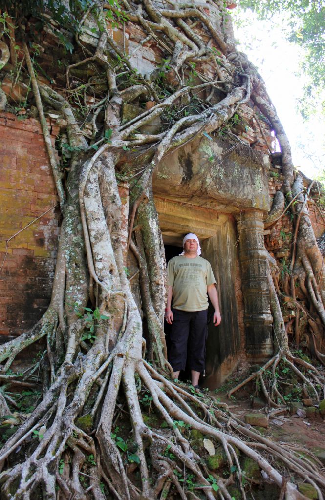 Три храма - символизирует Троицу, но Троицу Марс Юпитер Сатурн (карма, судьба)  - Путешествие группы МироТворцев по Камбодже, декабрь 2012г.