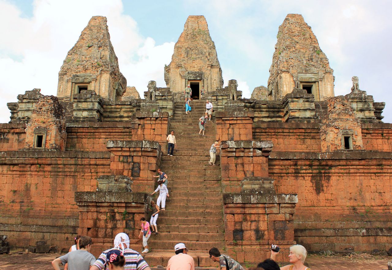 Новый день и путешествие к - Ролоус Древнему городу - Путешествие группы МироТворцев по Камбодже, декабрь 2012г.
