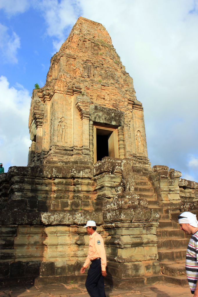 Поездка в группу храмов Ролоус и Бантэй Cрэй - Путешествие группы МироТворцев по Камбодже, декабрь 2012г.