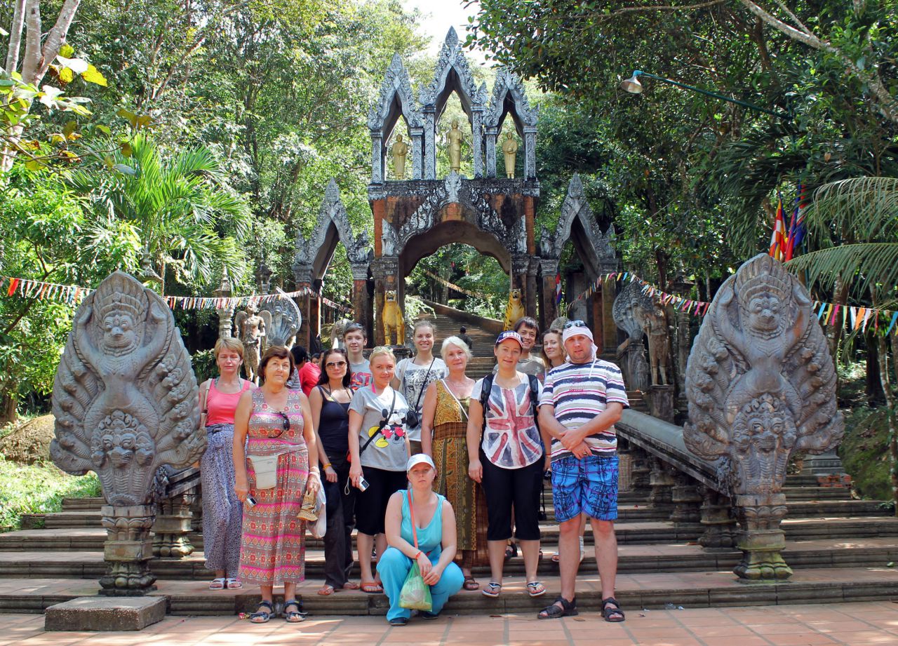 Вход в храм Пном Кулен, и гору Пном Кулен - Путешествие группы МироТворцев по Камбодже, декабрь 2012г.