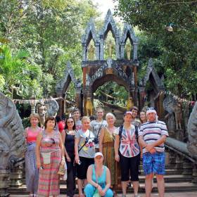 Вход в храм Пном Кулен, и гору Пном Кулен - Путешествие группы МироТворцев по Камбодже, декабрь 2012г.