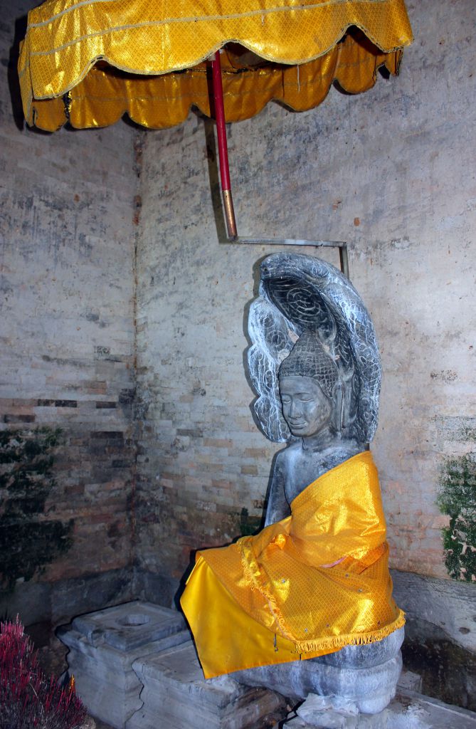 Возвращаемся в Анкор Ват, мы там посмотрели и обошли еще не все храмы - Путешествие группы МироТворцев по Камбодже, декабрь 2012г.