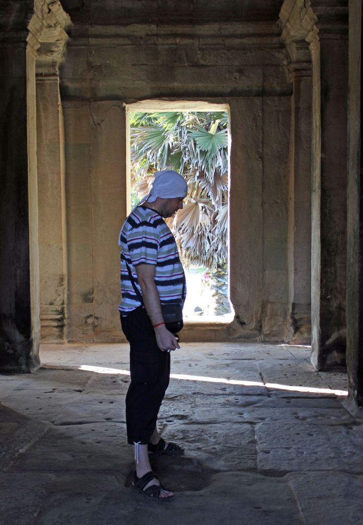 В бывшей библиотеке Анкора - Путешествие группы МироТворцев по Камбодже, декабрь 2012г.