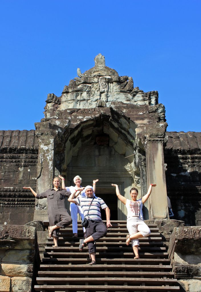 Спускаемся в «наш» земной мир - Путешествие группы МироТворцев по Камбодже, декабрь 2012г.