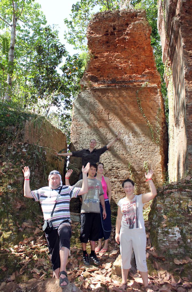 Последняя точка путешествия по храмам Камбоджи - мы сюда вернемся. До свидания Камбоджа! - Путешествие группы МироТворцев по Камбодже, декабрь 2012г.
