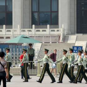 Смена караула около мавзолея - Китай. Май-июнь 2013. Часть 1, Пекин.