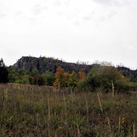 стеной встаёт Южная вершина - Хребет Малый Ямантау, день осеннего равноденствия 2013г.