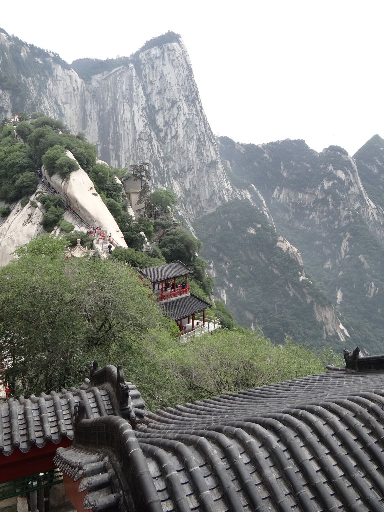 Горы Хуаньшань находится под охраной государства.  - Китай. Май-июнь 2013. Часть 4. Горы Хуаншань.